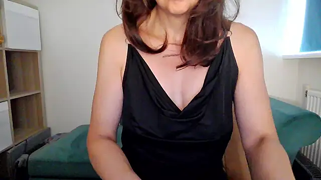 Ella Next Door online show from 06/30/26, 03:02