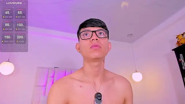 Snapshot of CodyTwink chatting on 04/23/26, 01:35 CodyTwink online show from 04/23/26, 01:35