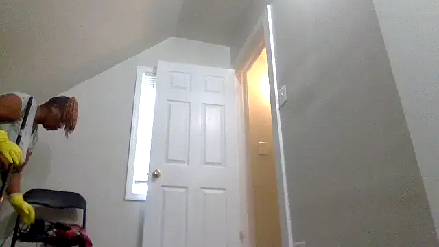 Snapshot of AllLeggs chatting on 12/04/24, 07:34 AllLeggs online show from 12/04/24, 07:34