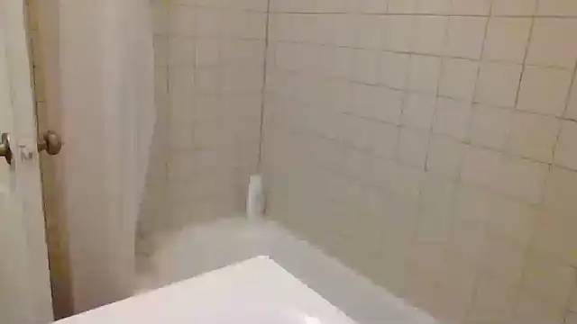 Snapshot of AllLeggs chatting on 12/06/24, 05:09 AllLeggs online show from 12/06/24, 05:09