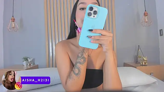 aisha h  online show from 10/06/25, 08:28