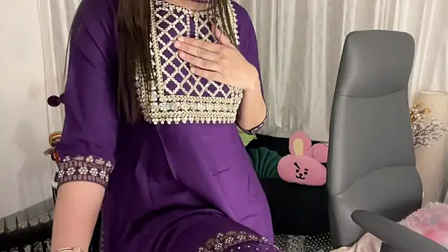 Unique-Beauty online show from 03/08/25, 02:51