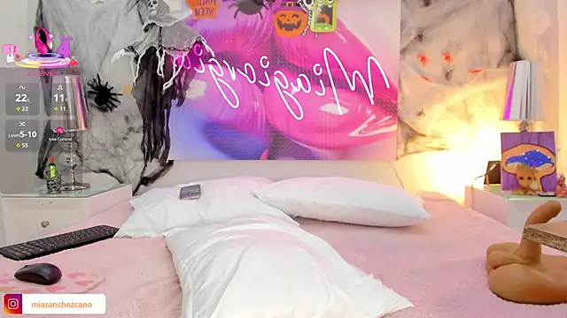 Miagiorgia  online show from 10/15/25, 07:03