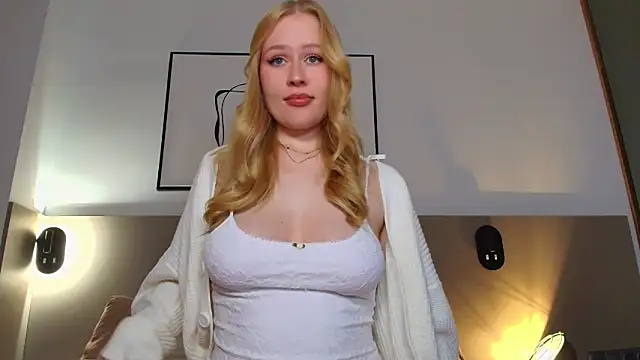 JuliaJaee online show from 09/28/25, 04:23