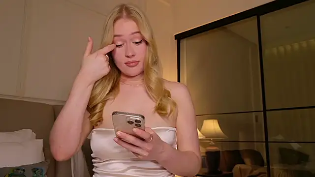 JuliaJaee online show from 11/27/25, 02:19