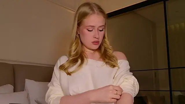 JuliaJaee online show from 11/28/25, 02:42