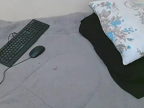 lella-0 online show from 02/17/25, 05:43