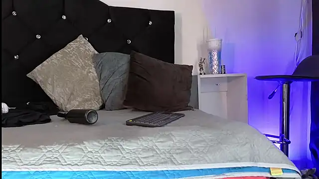 john cartter1 online show from 10/15/25, 11:16