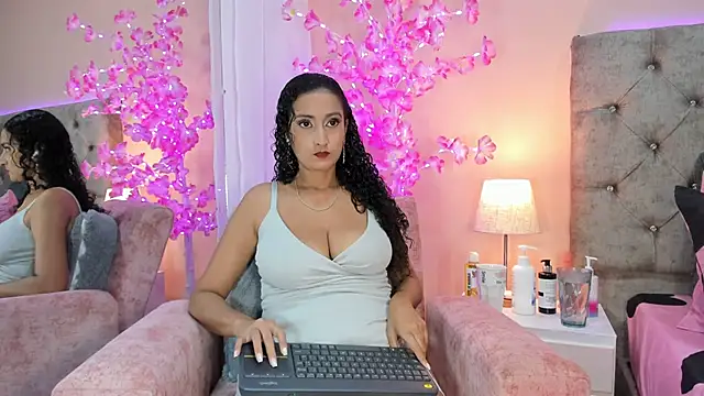 Snapshot of Holyjacky_ chatting on 01/21/25, 01:00 Holyjacky online show from 01/21/25, 01:00