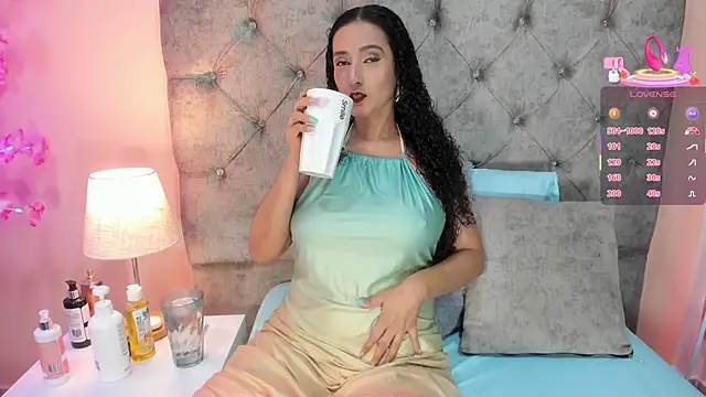 Snapshot of Holyjacky_ chatting on 03/18/25, 10:36 Holyjacky online show from 03/18/25, 10:36