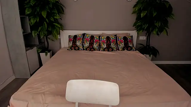 MagicPeachh  online show from 09/26/25, 05:55