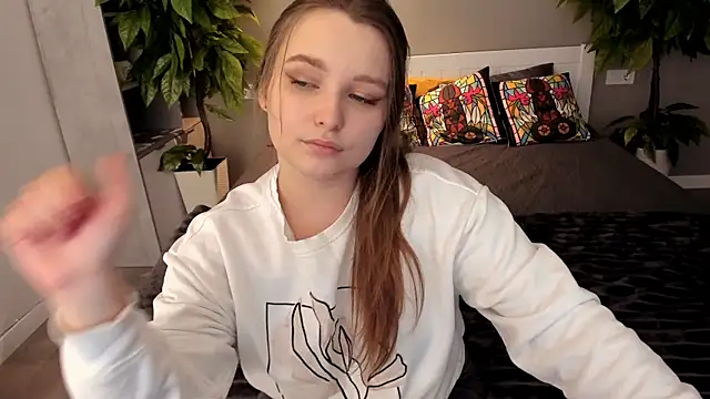 MagicPeachh  online show from 10/09/25, 12:47