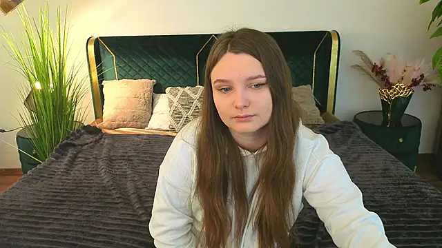 MagicPeachh  online show from 03/25/26, 07:36