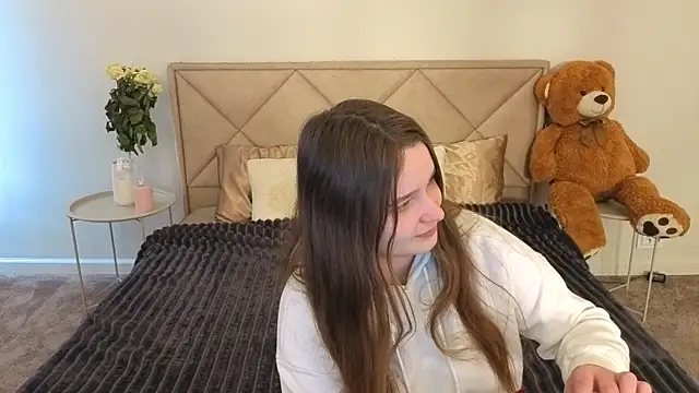 MagicPeachh  online show from 03/26/26, 06:52