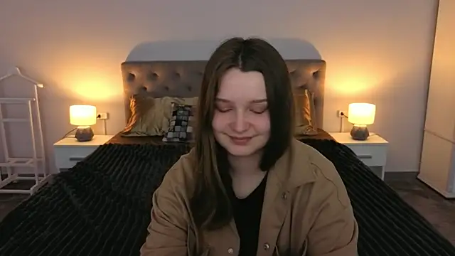 MagicPeachh  online show from 04/06/26, 05:52