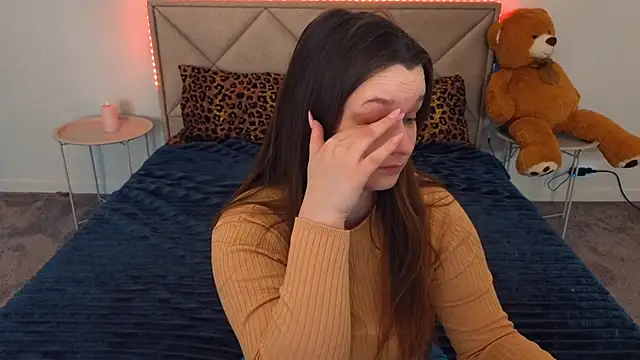 MagicPeachh  online show from 04/28/26, 05:56