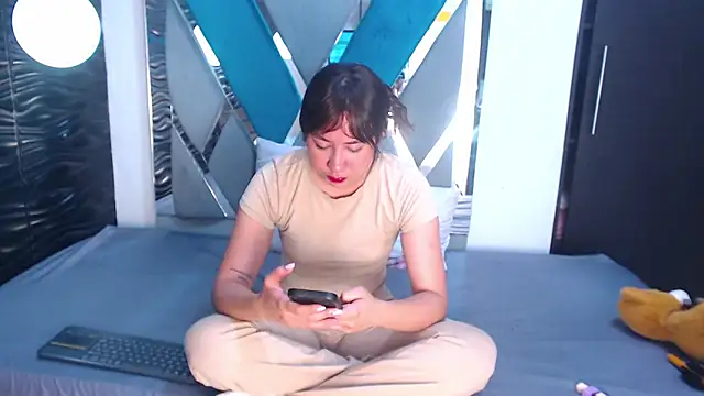 Victoria Coleman online show from 10/01/25, 11:05