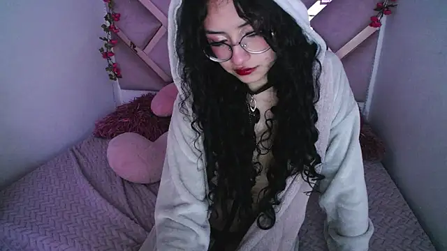 Snapshot of CherieCurl chatting on 04/16/26, 02:34 CherieCurl online show from 04/16/26, 02:34