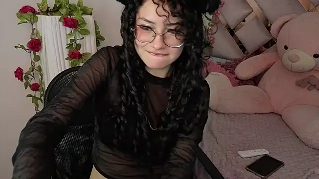 Snapshot of CherieCurl chatting on 05/04/26, 11:23 CherieCurl online show from 05/04/26, 11:23