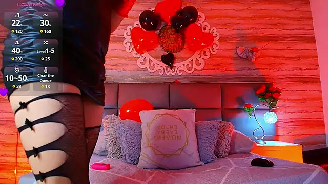 Snapshot of Bella_salvatore chatting on 02/14/25, 08:37 Bella salvatore online show from 02/14/25, 08:37