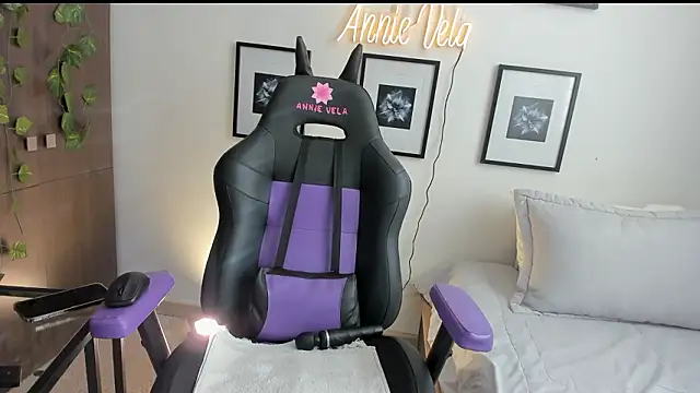 Annie Velas  online show from 03/19/26, 09:19