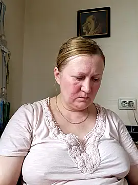 Snapshot of blondyaguar chatting on 04/03/26, 12:47 blondyaguar online show from 04/03/26, 12:47