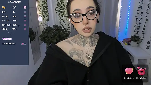 Snapshot of Dixi_Pixi_ chatting on 05/03/26, 05:35 Dixi Pixi online show from 05/03/26, 05:35