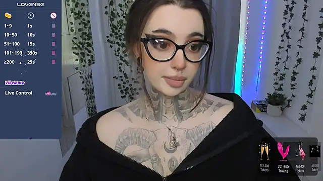 Snapshot of Dixi_Pixi_ chatting on 05/14/26, 05:36 Dixi Pixi online show from 05/14/26, 05:36