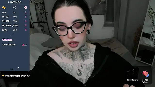 Snapshot of Dixi_Pixi_ chatting on 06/05/26, 06:42 Dixi Pixi online show from 06/05/26, 06:42