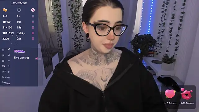 Snapshot of Dixi_Pixi_ chatting on 06/19/26, 05:34 Dixi Pixi online show from 06/19/26, 05:34