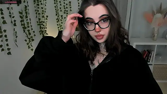 Snapshot of Dixi_Pixi_ chatting on 07/04/26, 10:21 Dixi Pixi online show from 07/04/26, 10:21