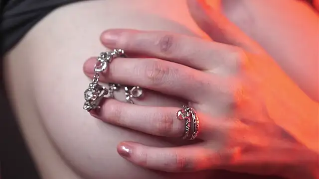 ginger hugs online show from 02/15/25, 01:21