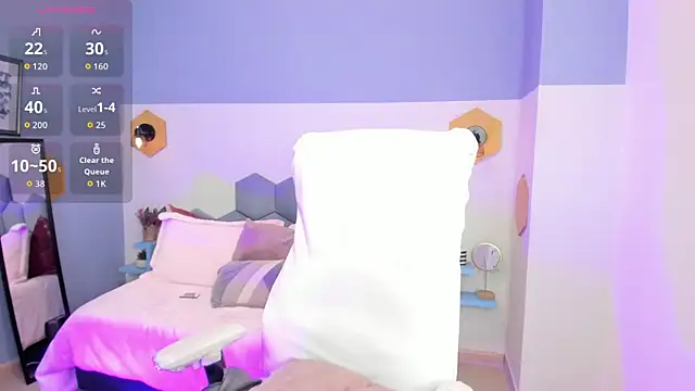 Chloe fischer  online show from 11/13/25, 03:55