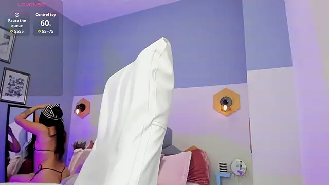 Chloe fischer  online show from 11/20/25, 02:50