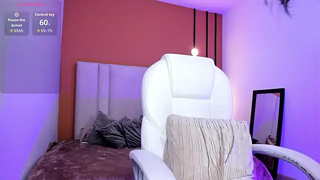 Chloe fischer  online show from 12/19/25, 03:30