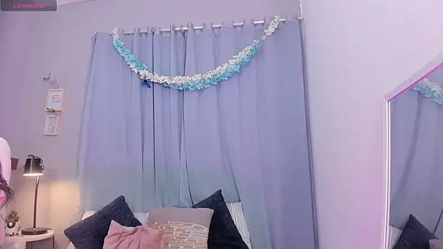 Chloe fischer  online show from 04/15/26, 05:20