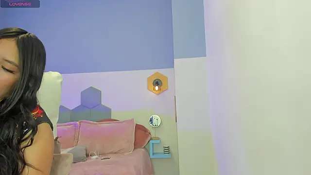 Chloe fischer  online show from 04/18/26, 03:16