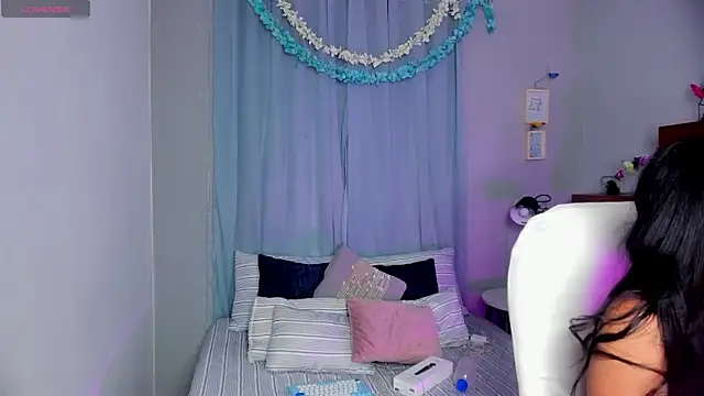 Snapshot of Chloe_fischer_ chatting on 07/08/26, 04:22 Chloe fischer online show from 07/08/26, 04:22