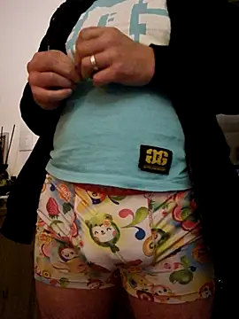 Snapshot of justepourvousbb chatting on 12/25/24, 09:54 justepourvousbb online show from 12/25/24, 09:54