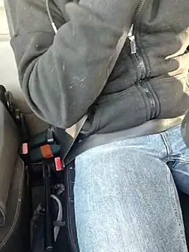 Snapshot of justepourvousbb chatting on 03/04/25, 11:51 justepourvousbb online show from 03/04/25, 11:51