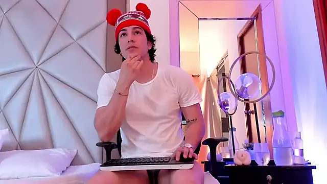 Karimferrer online show from 12/19/24, 04:34