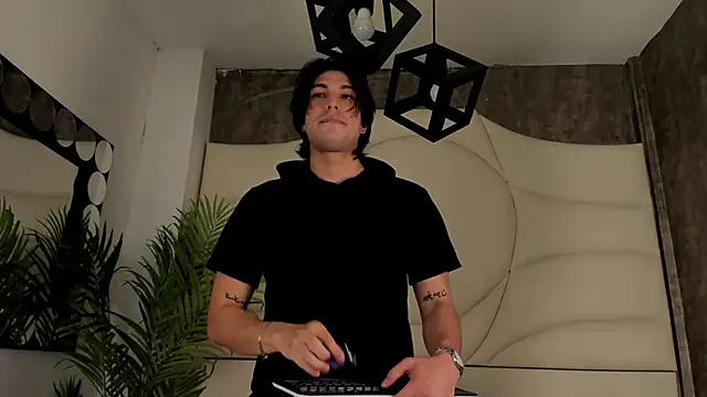 Karimferrer online show from 10/17/25, 07:27