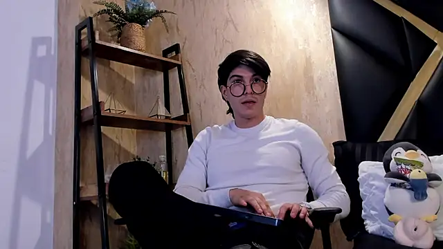 Karimferrer online show from 02/25/26, 04:00