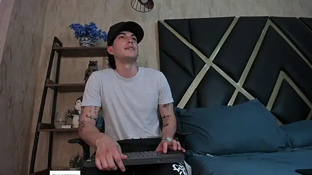 Karimferrer online show from 04/02/26, 02:42