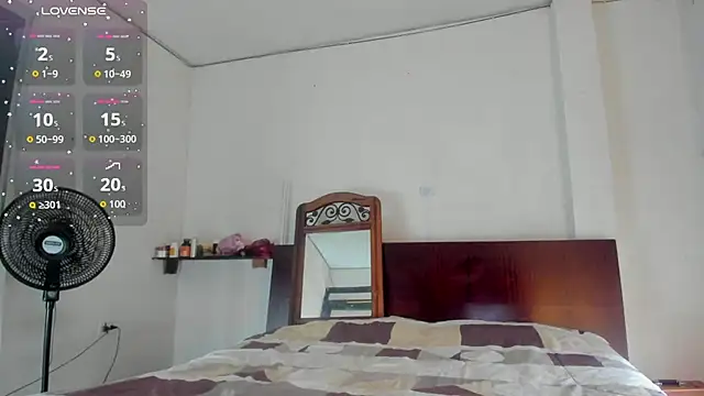 latinaStepmom online show from 10/01/25, 07:31