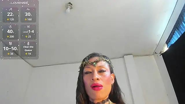 latinaStepmom online show from 10/25/25, 08:58