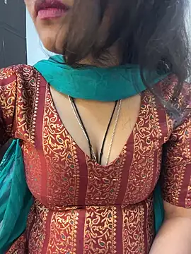 Snapshot of Spicy_sari_girl chatting on 12/10/24, 02:38 Spicy sari girl online show from 12/10/24, 02:38