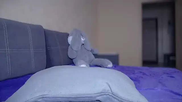 Snapshot of AlexaCruze chatting on 02/15/25, 08:01 AlexaCruze online show from 02/15/25, 08:01