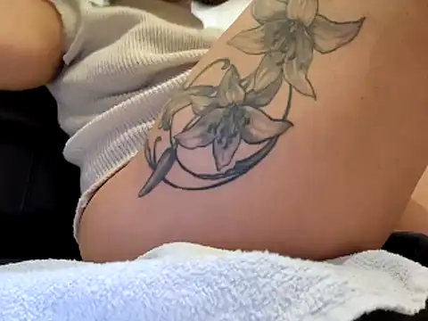 sweethotmilf888 online show from 11/05/25, 08:47