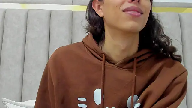 FreyaMoller online show from 10/25/25, 07:19